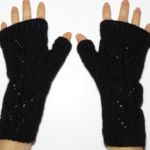 Mitaines noires en laine et alpaga tricotées main.