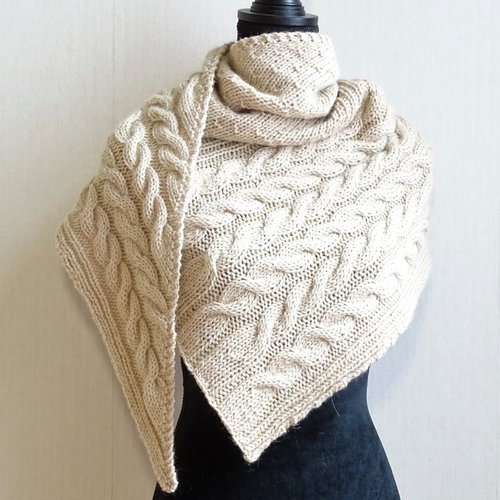 Châle beige en laine et alpaga à torsades