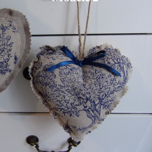 1 grand coeur en tissu à suspendre toile de jouy bleue motif olivier provence décoration de clé arbre paysage provençal