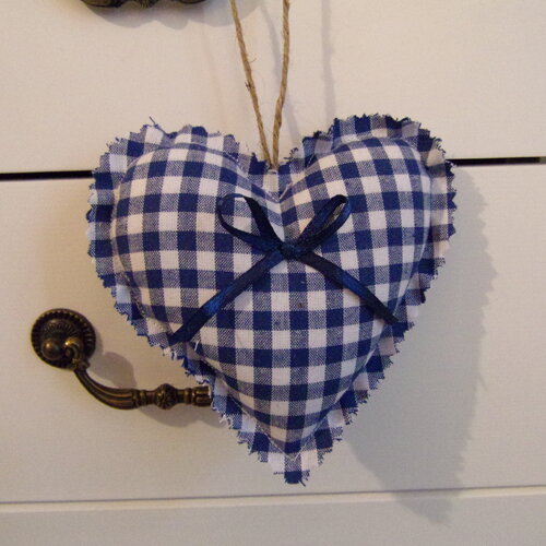 Coeur à suspendre en tissu vichy bleu foncé coussin de porte 11.5cm déco maison de campagne