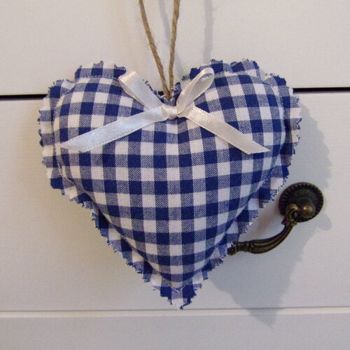 Coeur à suspendre en tissu à carreaux vichy bleu foncé 11.5cm décoration style campagne