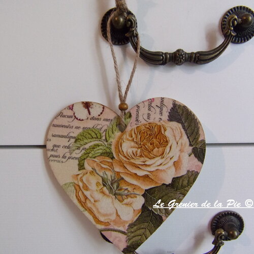1 coeur en bois fait main à suspendre 2 fleurs roses anciennes jaunes décoration de porte10cm cadeau printemps saint valenti