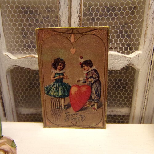 1 plaque miniature, saint valentin, enfants, couple, amoureux, mini tableau,maison de poupées, échelle 1:12, carte postale, dollhouse sign