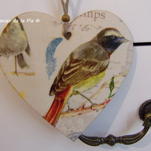 1 coeur en bois à suspendre, oiseau, rouge-queue à front blanc, décoration de clé, fait main, 10cm wooden heart