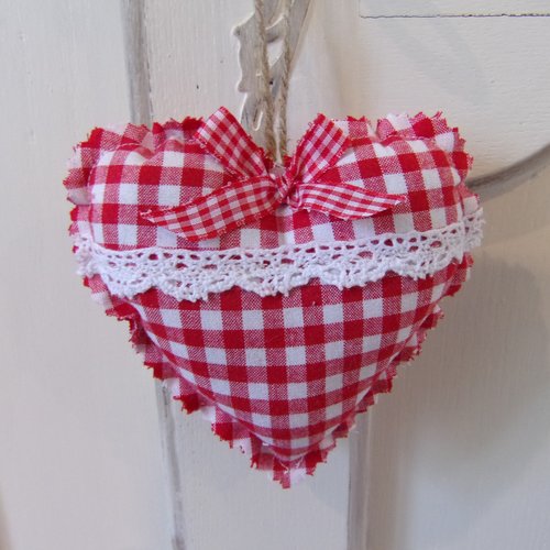 Coeur à suspendre décoration en tissu à carreaux vichy rouge avec dentelle blanche coussin de clé 12cm style campagne