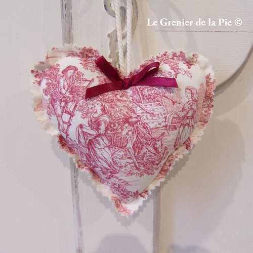 Coeur en tissu à suspendre toile de jouy rouge motif personnages scène champêtre maison de campagne française 12.5cm