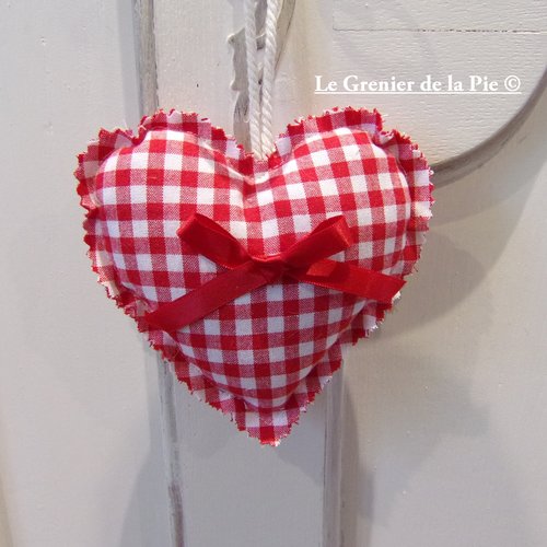 Coeur à suspendre décoration en tissu à carreaux vichy rouge coussin de clé ruban satiné style campagne
