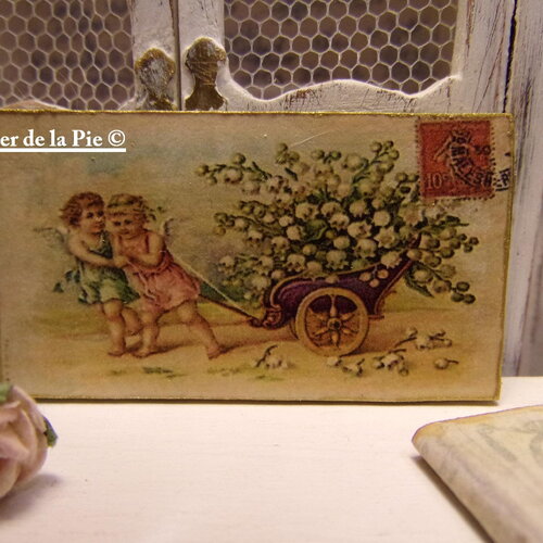 Plaque miniature, maison de poupées 1:12, muguet, anges, printemps, 1er mai, mini tableau, décoration rétro, carte postale, dollhouse sign
