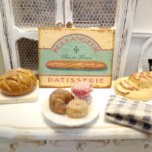 Plaque miniature tableau en bois boulangerie pâtisserie pain baguette pour maison de poupées échelle 1:12 décoration french dollhouse sign