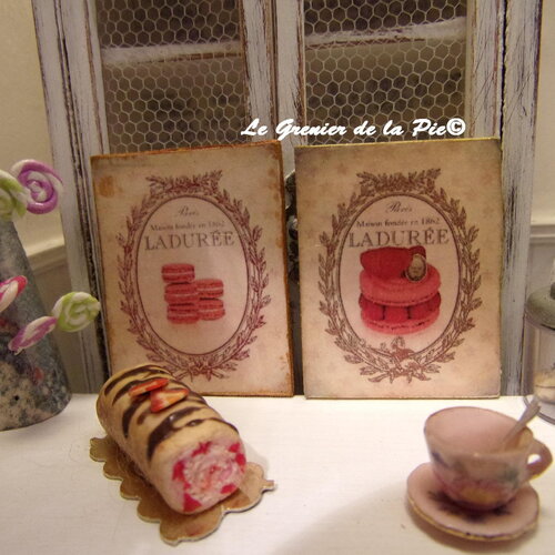 Set 2 plaques miniatures macaron framboise tableau gâteaux pour maison de poupées échelle 1:12 décor pâtisserie française dollhouse sign