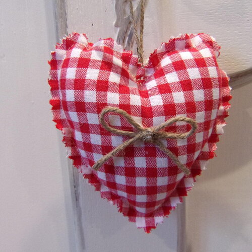 1 coeur à suspendre décoration en tissu carreaux vichy rouge noeud jute coussin de clé 10x9.5cm maison campagne française