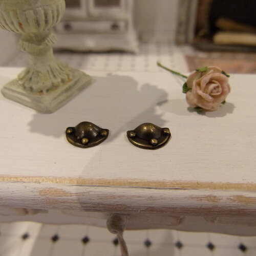 2 poignées coquilles miniatures en métal patiné tiroir meuble grainetier maison de poupées 1:12 mini quincaillerie dollhouse drawer handle