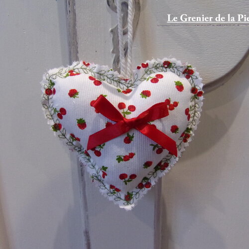 1 coeur en tissu motif cerise fraise décoration fruits rouges à suspendre broderie feuilles 11.5cm fait main français