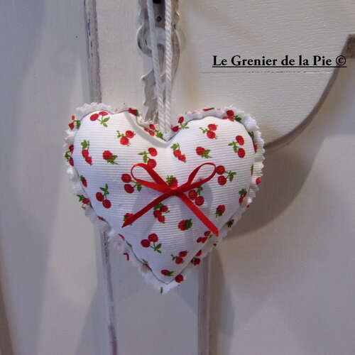 1 coeur en tissu motif cerise fraise décoration fruits rouges à suspendre 11.5cm fait main français