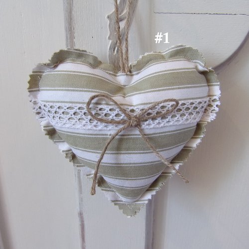 Coeur à suspendre en tissu à rayures toile à matelas avec dentelle et jute coussin de porte style rétro shabby fait main