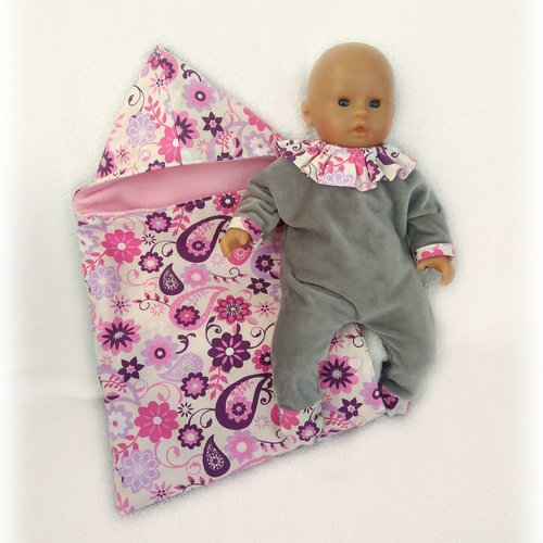 Ensemble "nuit" : pyjama velours et nid d'ange en coton doublé polaire pour poupon de 30 cm - coloris gris et motif paisley