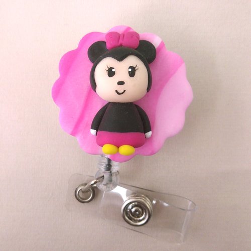 Porte badge / porte ciseaux avec enrouleur, réalisé en fimo (pâte polymère) pour personnel soignant, modèle petite souris