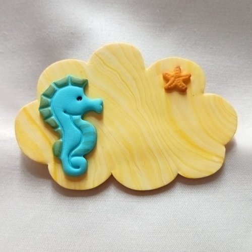 Badge personnalisable en fimo pour infirmière, sage-femme, etc. - modèle "hippocampe"