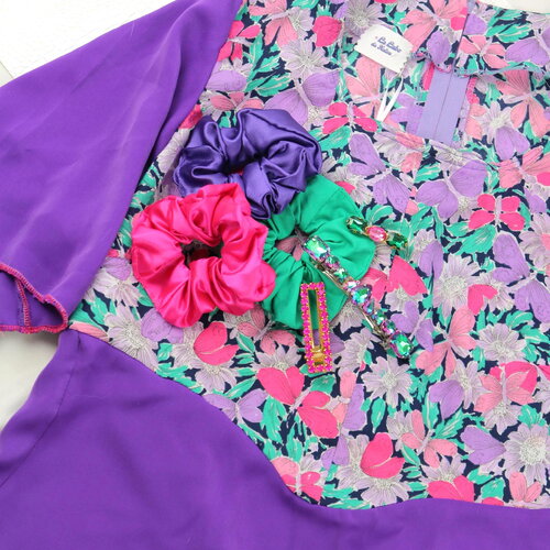 Robe trapèze artisanale violette avec empiècement fleuri