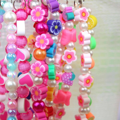 Phone charm coloré fleurs et cœurs - bijou de téléphone perles nacrées