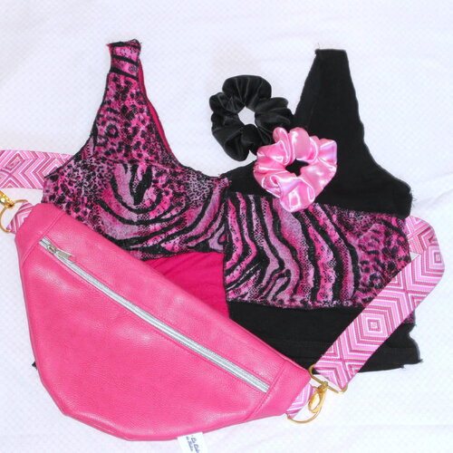 Crop top artisanal léopard rose et noir - pièce unique