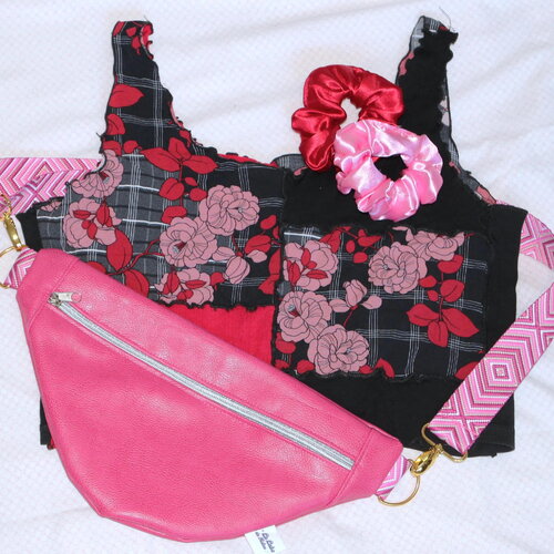 Crop top artisanal carreaux et fleurs roses - pièce unique
