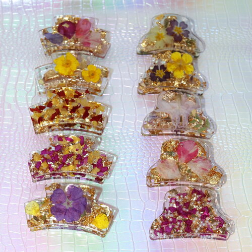 Pince à cheveux artisanale avec fleurs séchées et feuille d'or - pièce unique