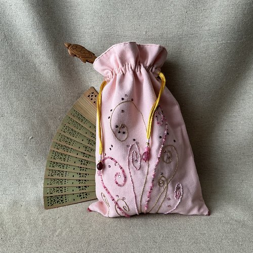 Pochette en coton rose.