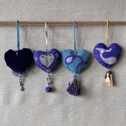 Cœurs de lavande dans les violets.