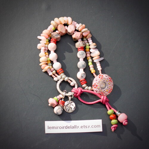 Bracelet boho trois rangs, lacet de cuir rose et pierres gemmes