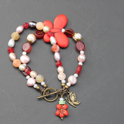 Bracelet boho papillon rouge et perles d’eau douce