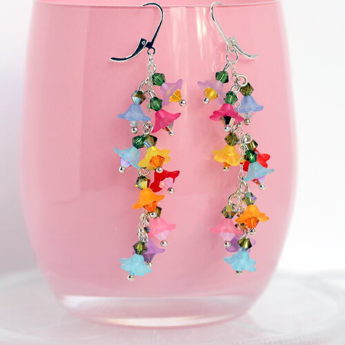 Boucles d'oreilles fleuries en clochettes multicolores avec cristaux swarovski
