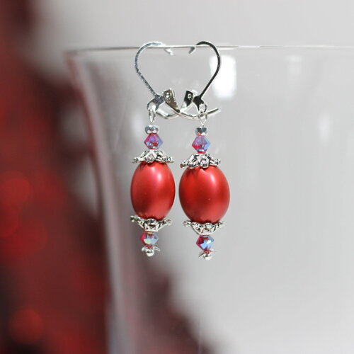 Boucles d’oreilles pur rouge, en perles pastilles de cristal swarovski