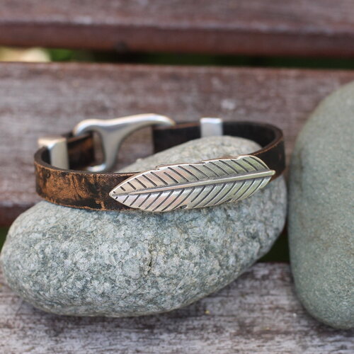 Bracelet homme cuir européen plat marron foncé vieilli, fermeture par crochet en zamac