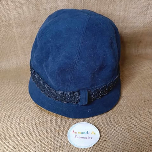 Chapeau cloche en velour bleu marine