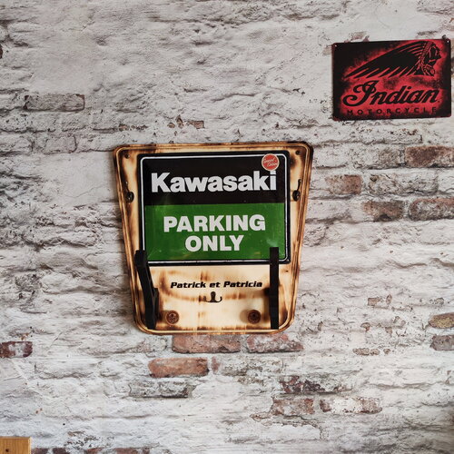 Porte casque double plaque kawasaki parking only de nostalgic art, personnalisable ou plaque seul sans plateau ni support — cadeaux couple