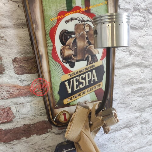 Porte casque décor vespa ;fan arts t; série little
