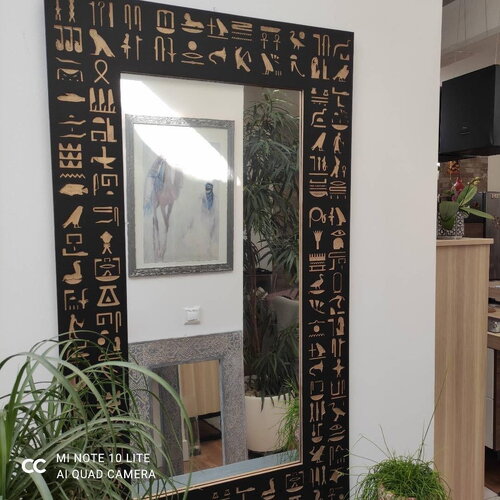 Miroir artisanal à cadre égyptien ancien
