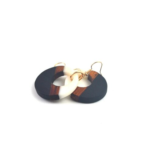 Boucles d'oreilles créoles en bois et résine,