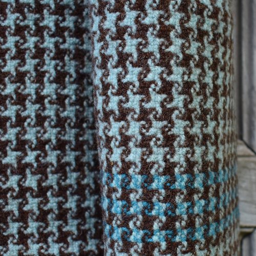 Echarpe tissé main en motif pinwheel et en laine biologique