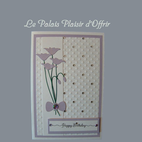 Carte anniversaire femme - grande carte blanche et mauve, bouquet de fleurs mauves et pois