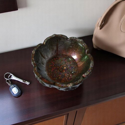 Résine - vide-poche - coupelle à corolles et roses en relief vert irisé