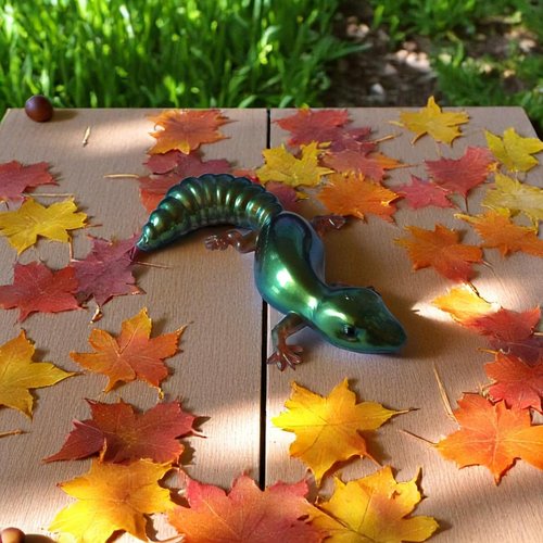 Animal - resine - beau gecko vert "cameleon" effets bleu et ses pattes marron