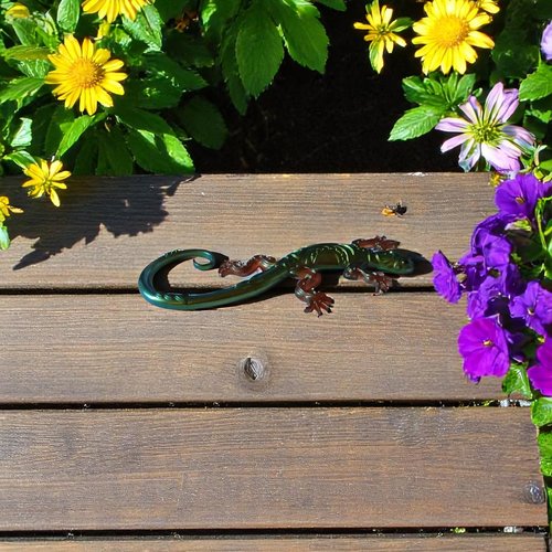 Animal - resine - grand lézard à arabesques "cameleon" effets bleu et ses pattes marron