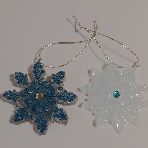 Noel - lot de 2 flocons moyens - translucide bleuté et pailleté bleu