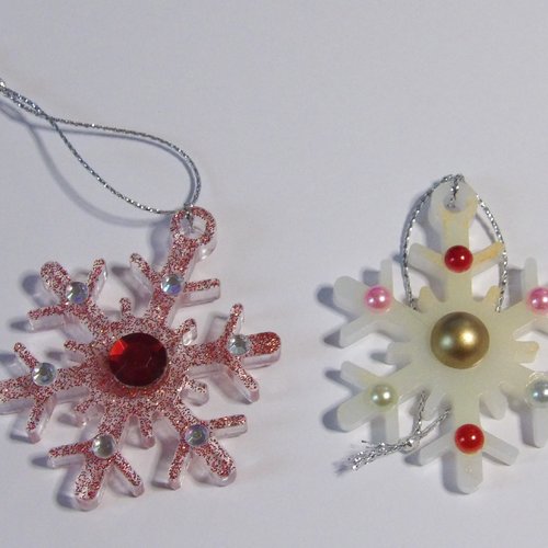 Noel - lot de 2 flocons moyens - blanc moiré ou pailleté rouge