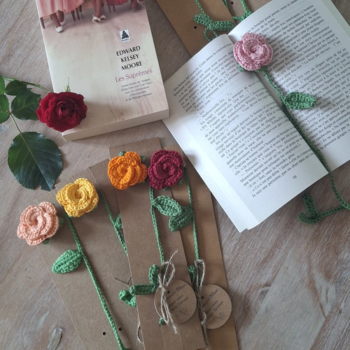 Marque page crochet rose