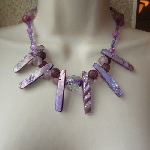 Collier violet en nacre 