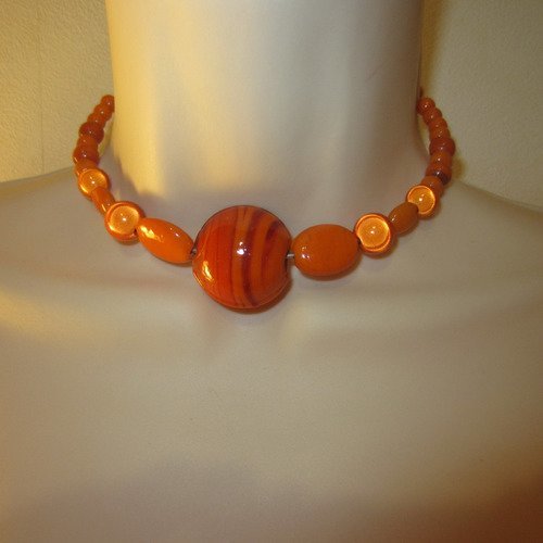 Collier orange avec perles en céramique