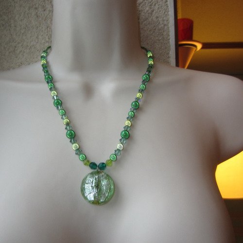 Collier vert avec pendentif en verre de murano